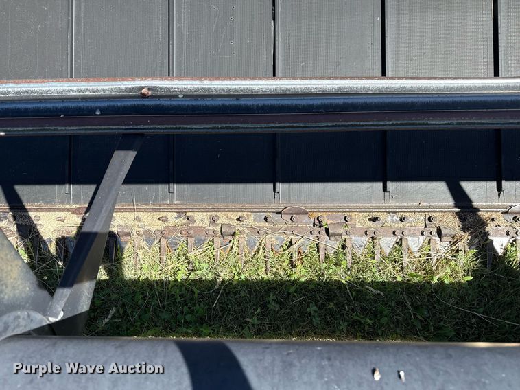 image for item DZ8773 1995 MacDon 960 flex draper head