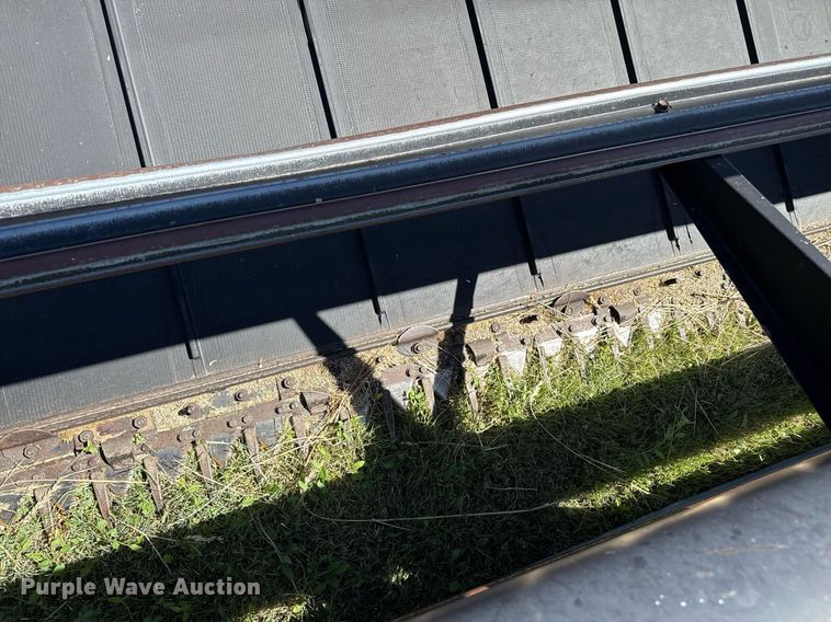 image for item DZ8773 1995 MacDon 960 flex draper head