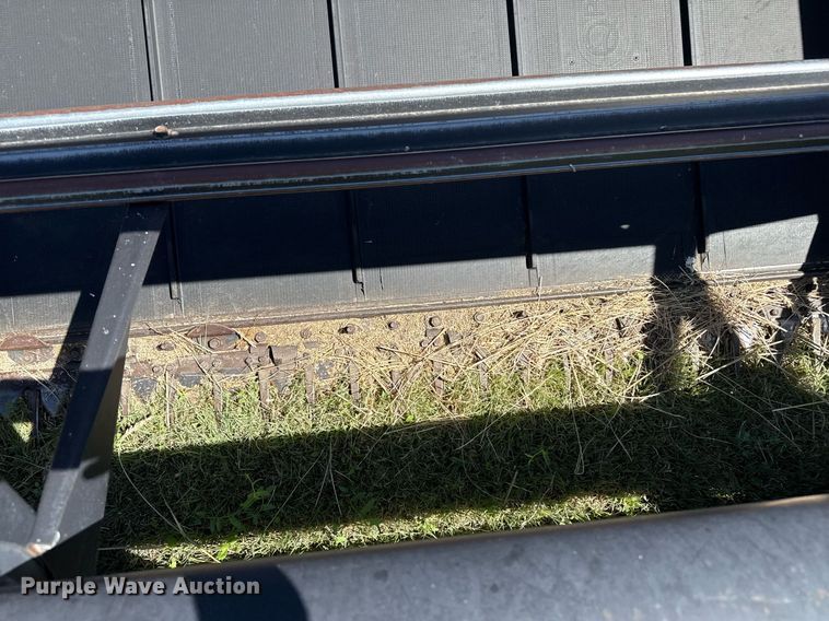 image for item DZ8773 1995 MacDon 960 flex draper head