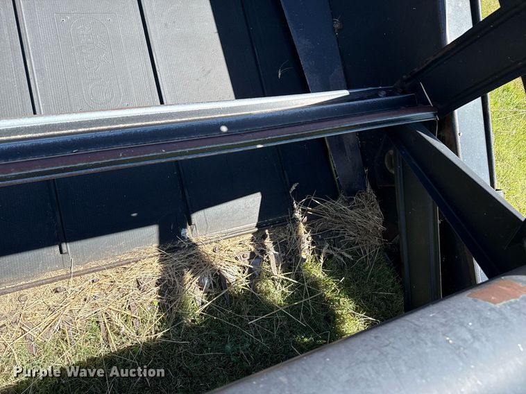 image for item DZ8773 1995 MacDon 960 flex draper head