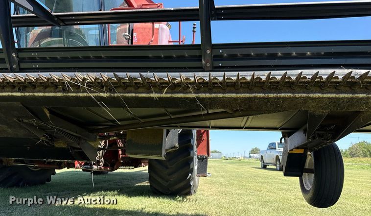 image for item DZ8773 1995 MacDon 960 flex draper head