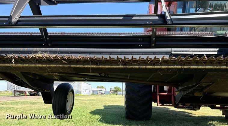 image for item DZ8773 1995 MacDon 960 flex draper head