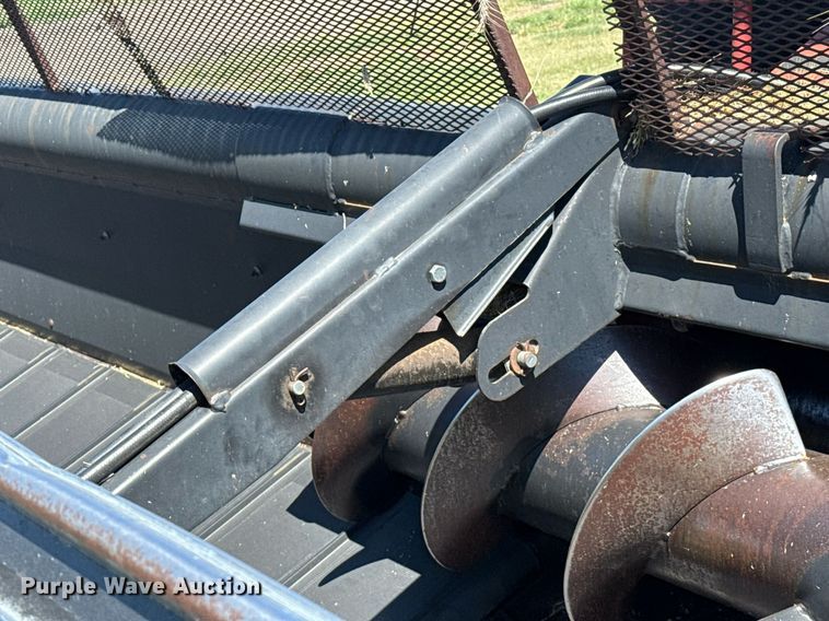 image for item DZ8773 1995 MacDon 960 flex draper head