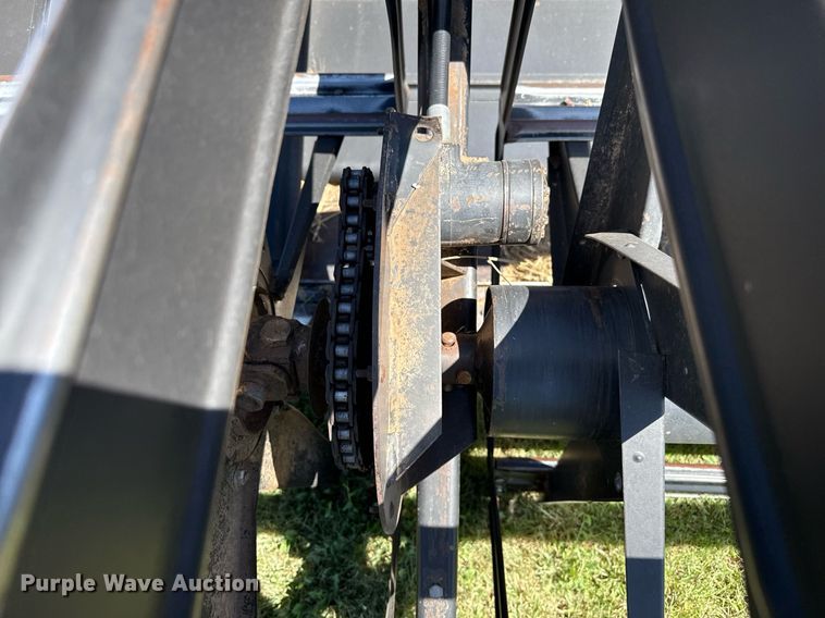 image for item DZ8773 1995 MacDon 960 flex draper head