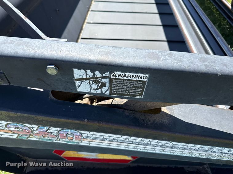 image for item DZ8773 1995 MacDon 960 flex draper head