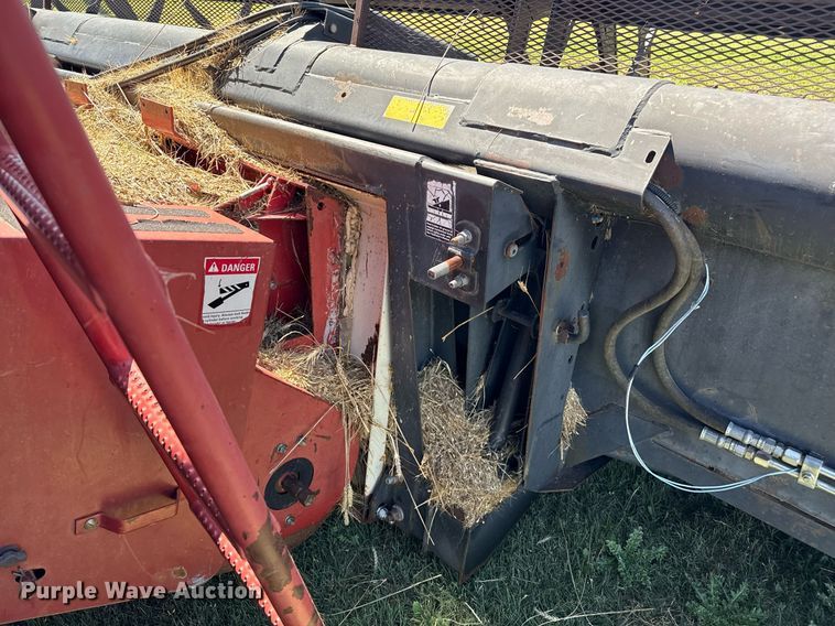 image for item DZ8773 1995 MacDon 960 flex draper head