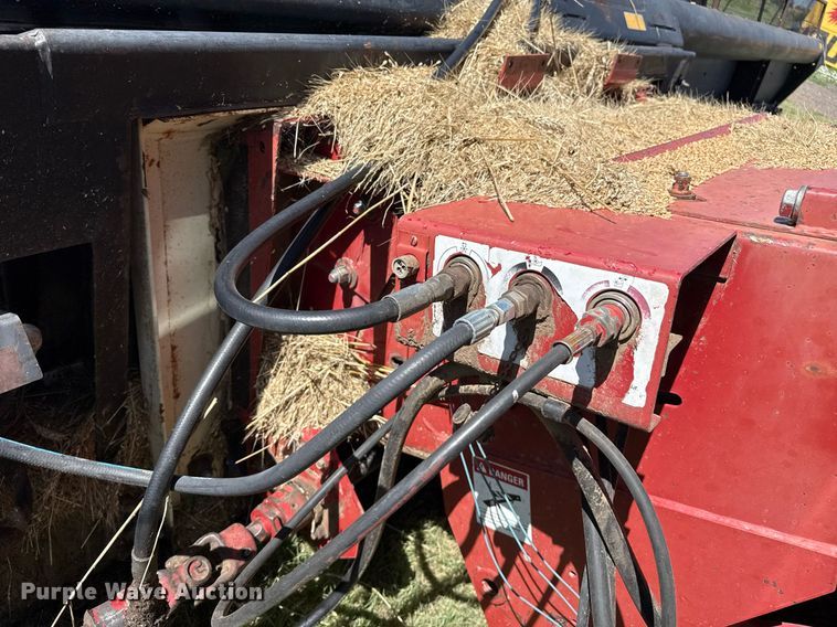 image for item DZ8773 1995 MacDon 960 flex draper head