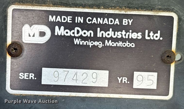 image for item DZ8773 1995 MacDon 960 flex draper head