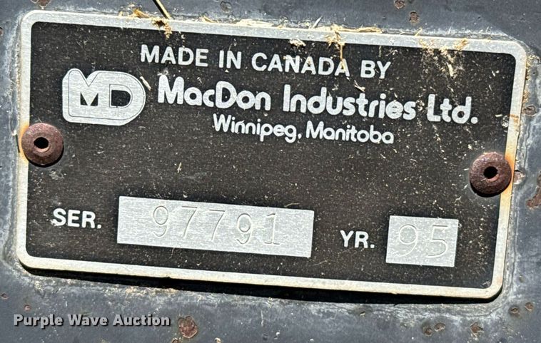 image for item DZ8773 1995 MacDon 960 flex draper head