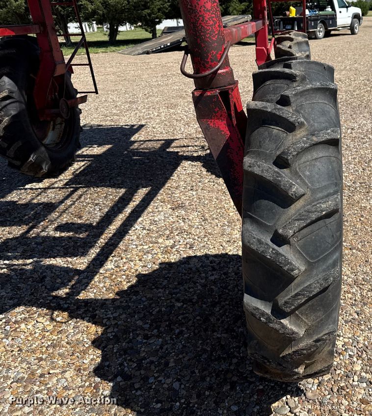 image for item DZ8783 Center pivot donkey