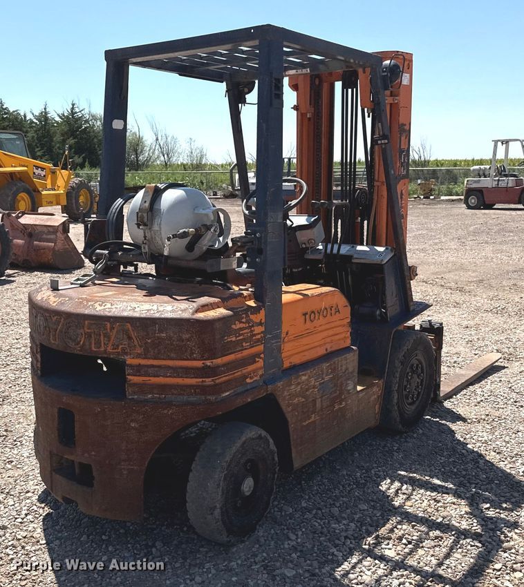 image for item DZ8785 Toyota 42-5FG25 forklift