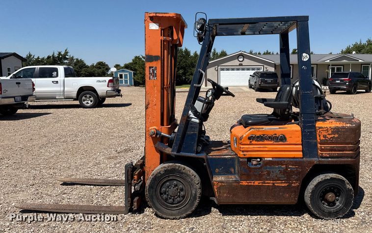 image for item DZ8785 Toyota 42-5FG25 forklift