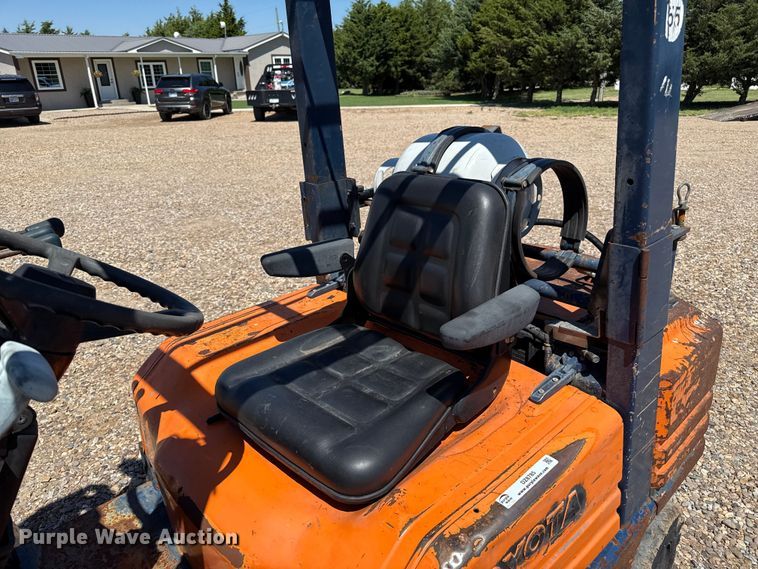 image for item DZ8785 Toyota 42-5FG25 forklift