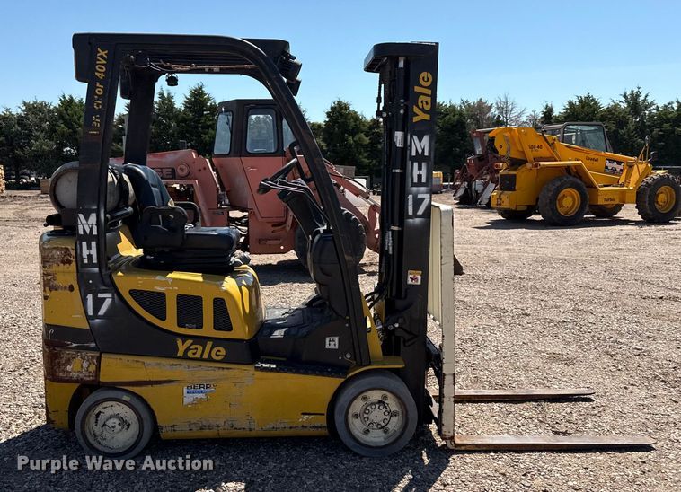 image for item DZ8786 2015 Yale GLC040SVNRSE082 forklift