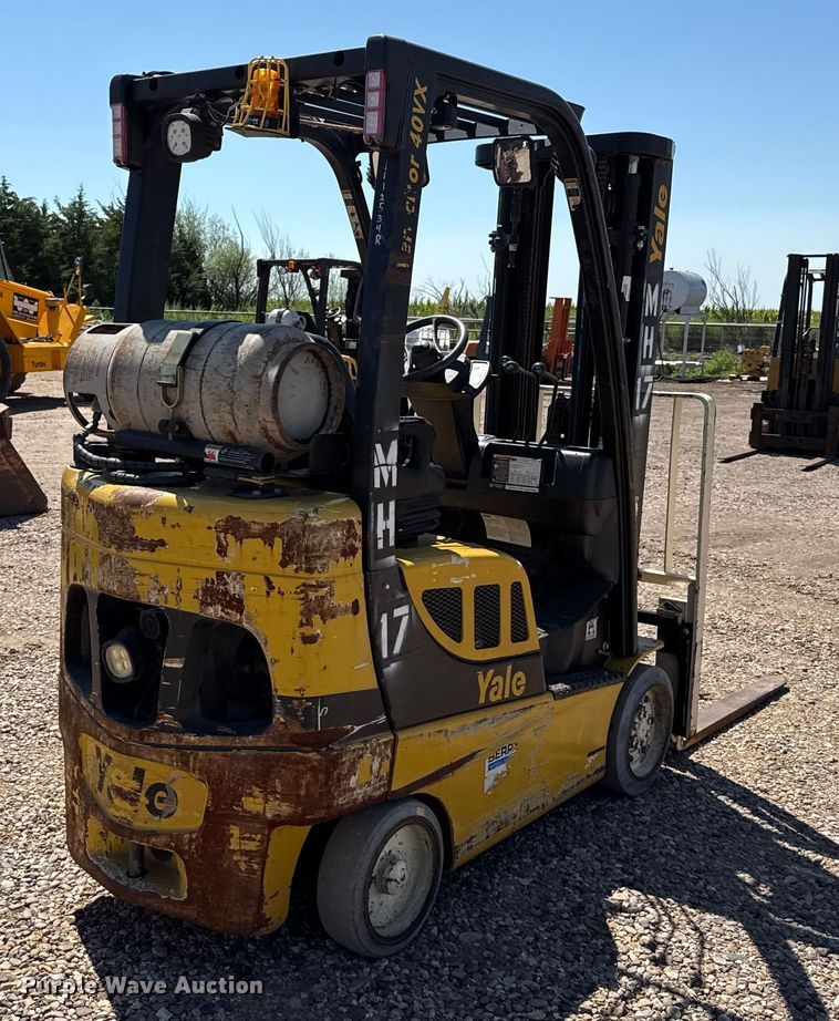 image for item DZ8786 2015 Yale GLC040SVNRSE082 forklift