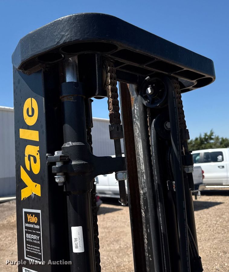 image for item DZ8786 2015 Yale GLC040SVNRSE082 forklift