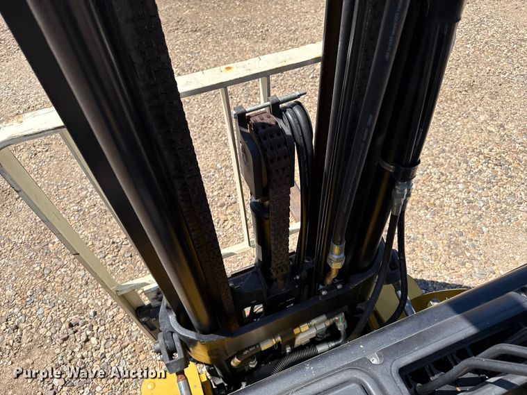 image for item DZ8786 2015 Yale GLC040SVNRSE082 forklift