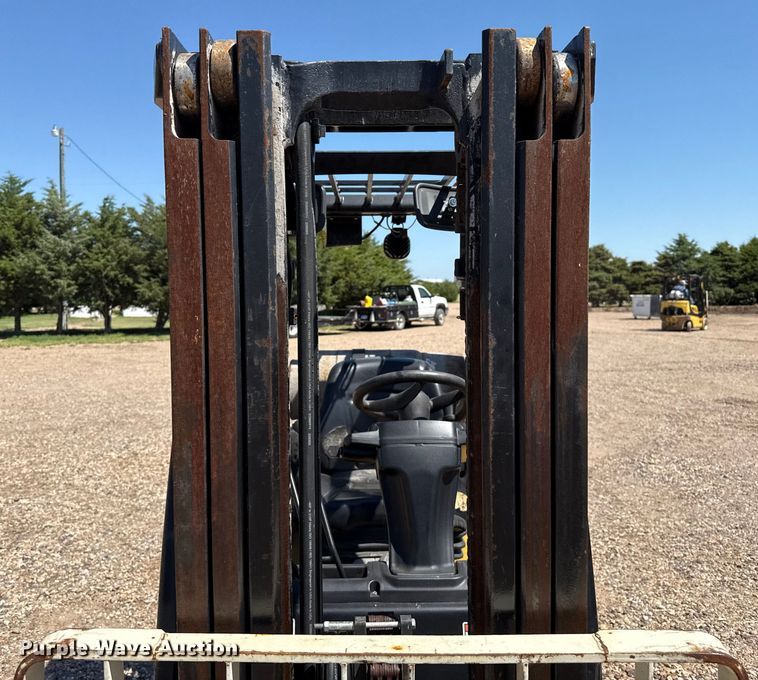 image for item DZ8786 2015 Yale GLC040SVNRSE082 forklift