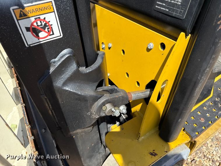 image for item DZ8786 2015 Yale GLC040SVNRSE082 forklift