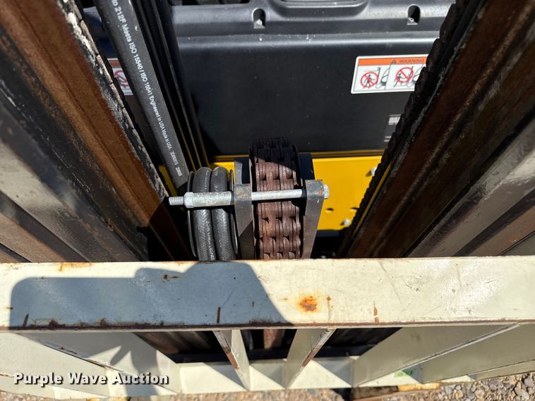 image for item DZ8786 2015 Yale GLC040SVNRSE082 forklift