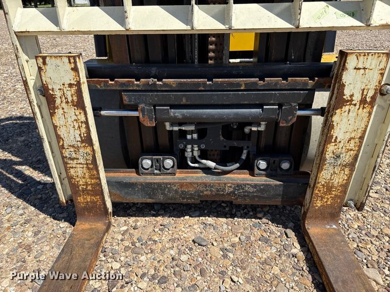 image for item DZ8786 2015 Yale GLC040SVNRSE082 forklift