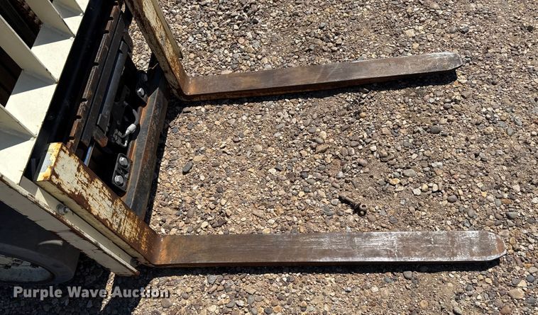 image for item DZ8786 2015 Yale GLC040SVNRSE082 forklift