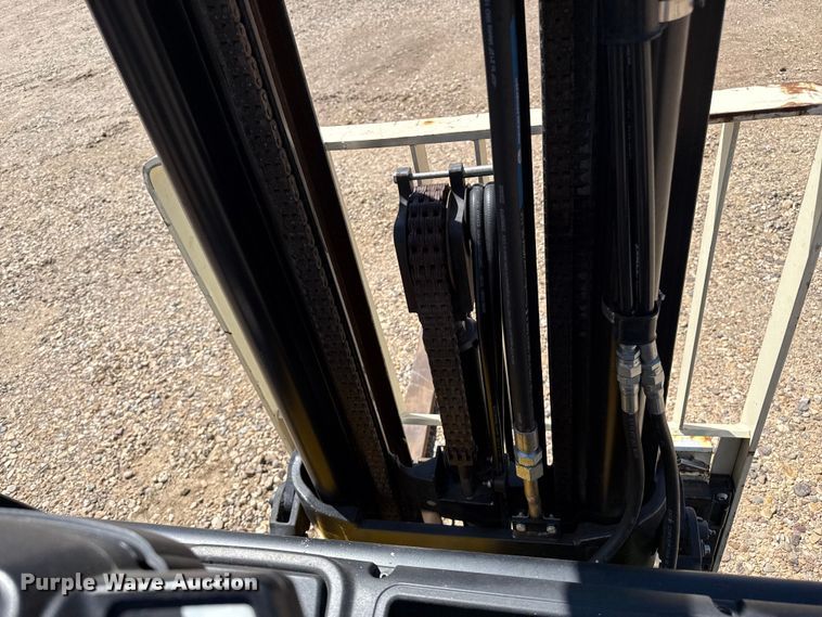 image for item DZ8786 2015 Yale GLC040SVNRSE082 forklift