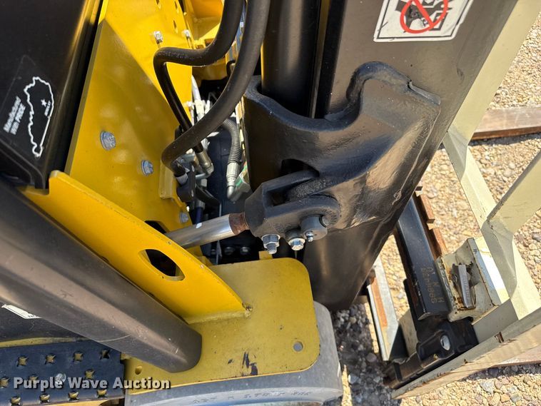 image for item DZ8786 2015 Yale GLC040SVNRSE082 forklift