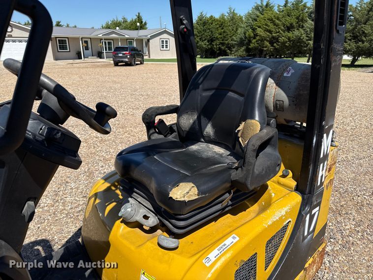 image for item DZ8786 2015 Yale GLC040SVNRSE082 forklift