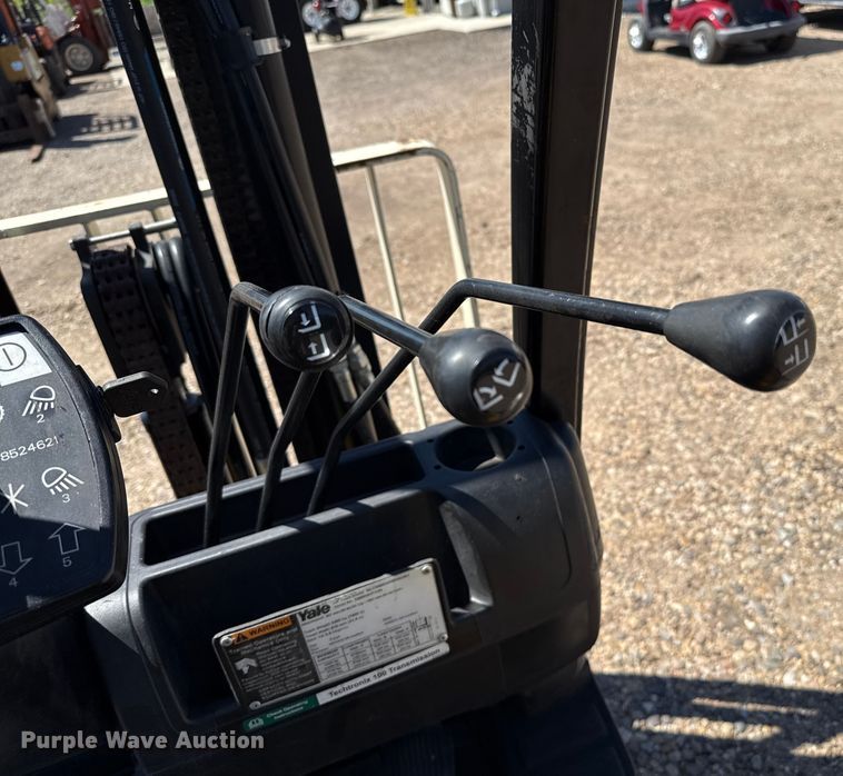 image for item DZ8786 2015 Yale GLC040SVNRSE082 forklift