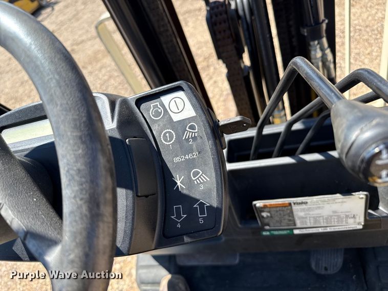 image for item DZ8786 2015 Yale GLC040SVNRSE082 forklift