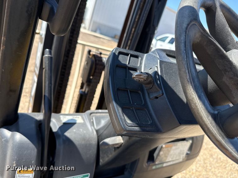 image for item DZ8786 2015 Yale GLC040SVNRSE082 forklift