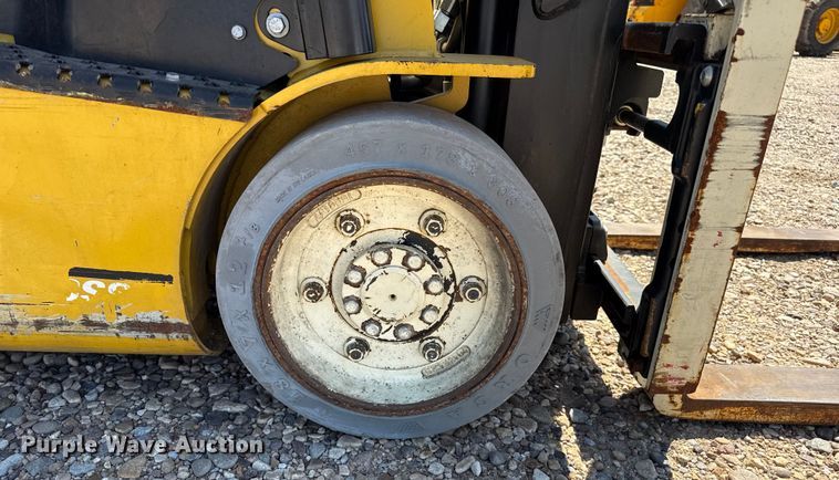 image for item DZ8786 2015 Yale GLC040SVNRSE082 forklift