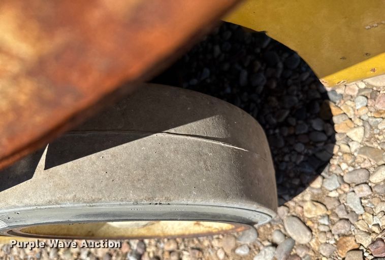 image for item DZ8786 2015 Yale GLC040SVNRSE082 forklift