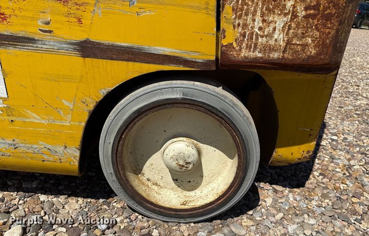 image for item DZ8786 2015 Yale GLC040SVNRSE082 forklift