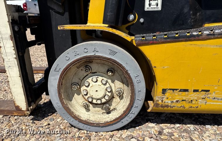 image for item DZ8786 2015 Yale GLC040SVNRSE082 forklift