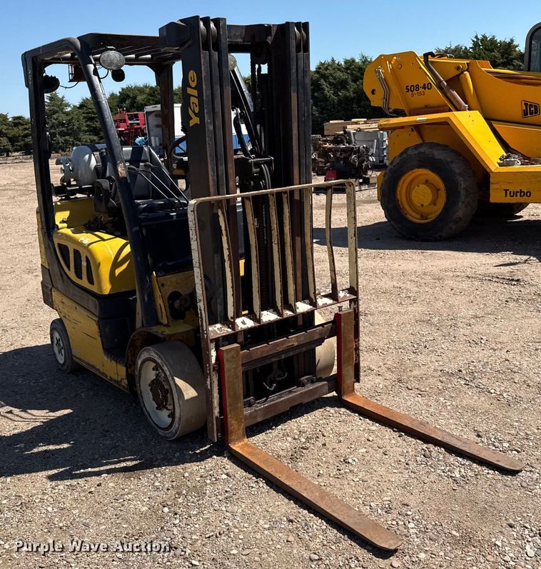 image for item DZ8787 2017 Yale GLC050VXNDSE083 forklift