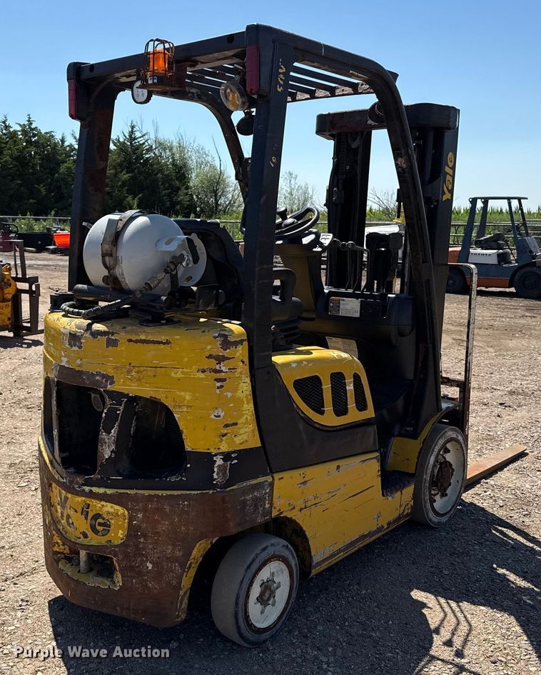 image for item DZ8787 2017 Yale GLC050VXNDSE083 forklift