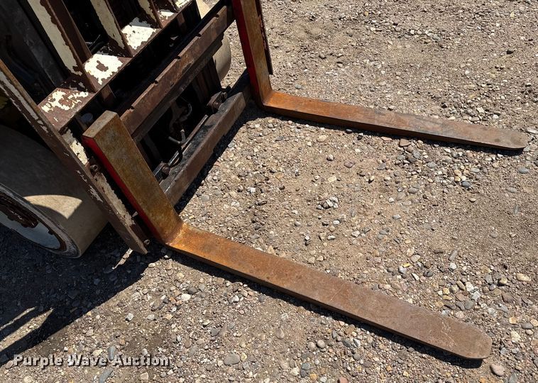 image for item DZ8787 2017 Yale GLC050VXNDSE083 forklift