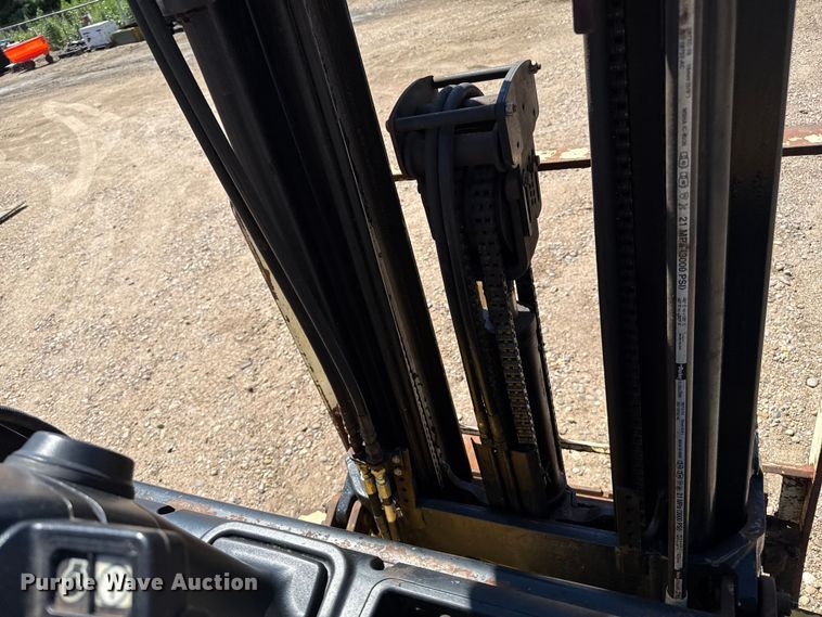 image for item DZ8787 2017 Yale GLC050VXNDSE083 forklift