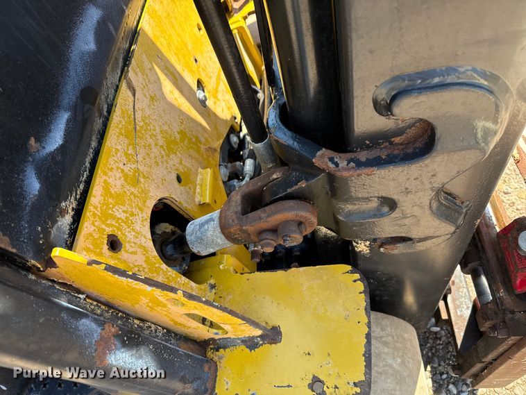 image for item DZ8787 2017 Yale GLC050VXNDSE083 forklift