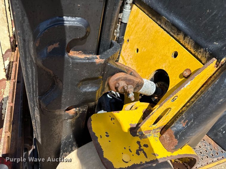 image for item DZ8787 2017 Yale GLC050VXNDSE083 forklift