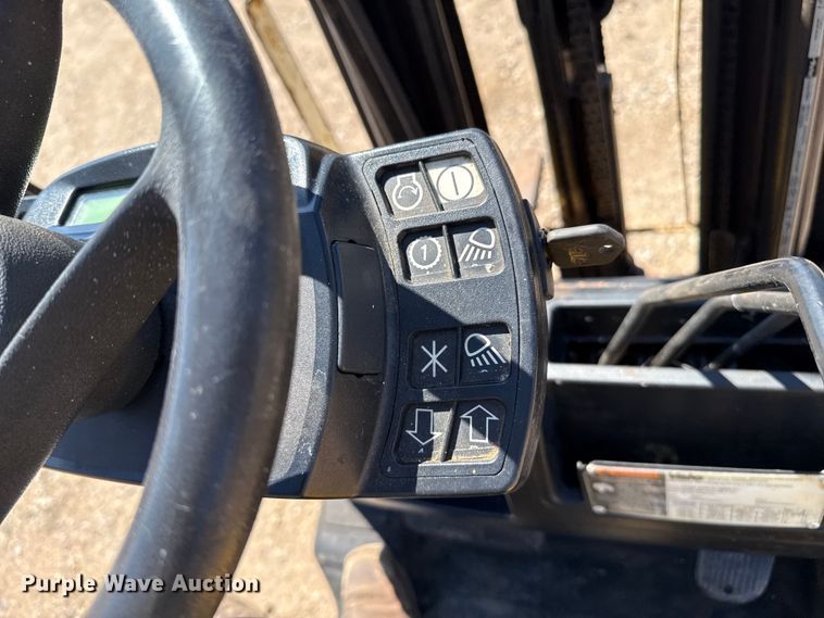 image for item DZ8787 2017 Yale GLC050VXNDSE083 forklift