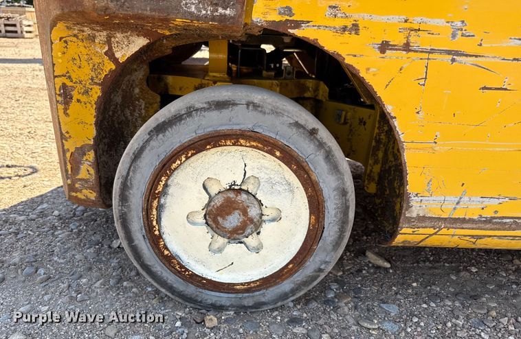 image for item DZ8787 2017 Yale GLC050VXNDSE083 forklift