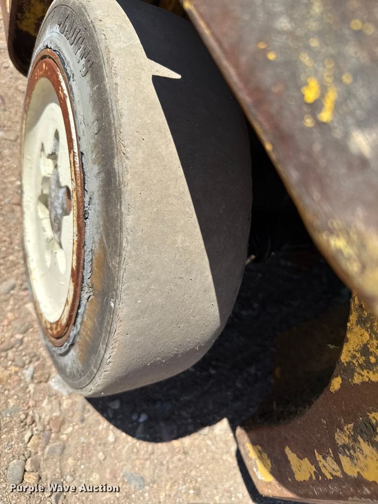 image for item DZ8787 2017 Yale GLC050VXNDSE083 forklift