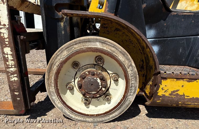 image for item DZ8787 2017 Yale GLC050VXNDSE083 forklift