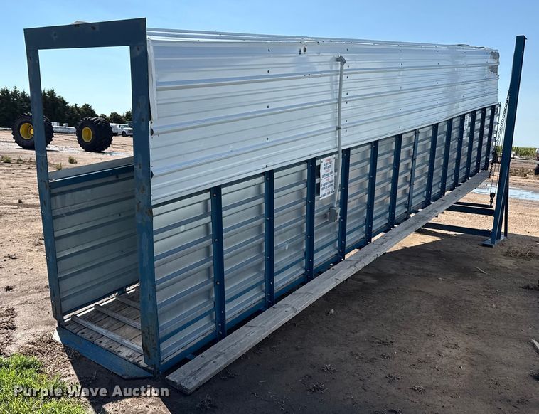 image for item DZ8797 Livestock loading chute