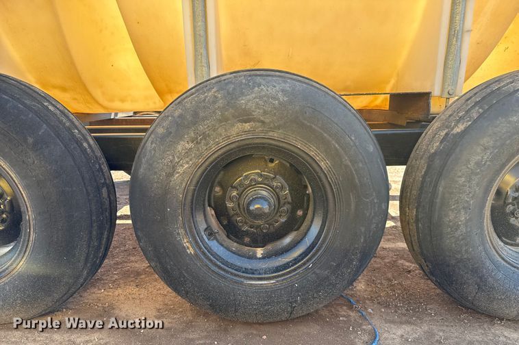 image for item DZ8802 Shop built nurse tank trailer