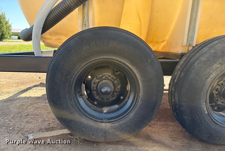 image for item DZ8802 Shop built nurse tank trailer