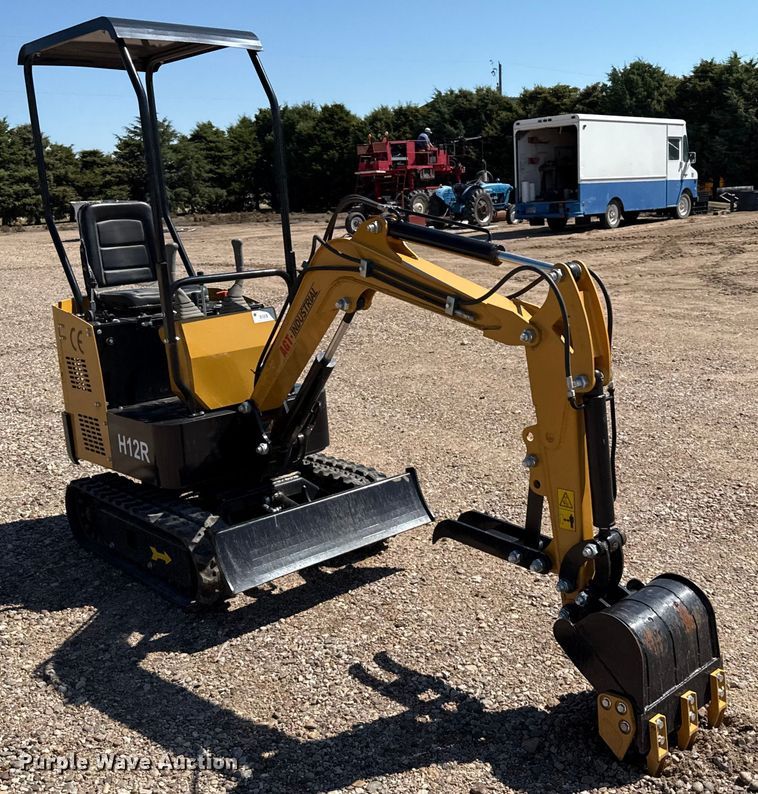 image for item DZ8813 2024 AGT H12R mini excavator